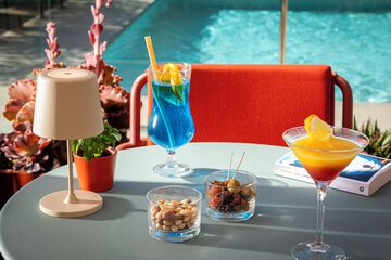 Poolside bar
