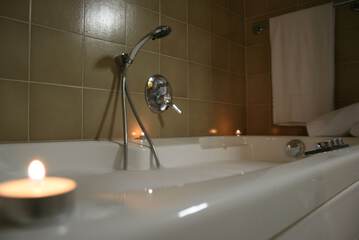 Jetted tub