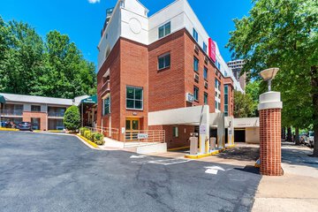 Red Lion Hotel Rosslyn Iwo Jima
