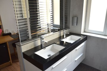 Bathroom sink