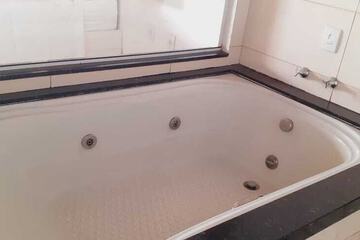 Private spa tub