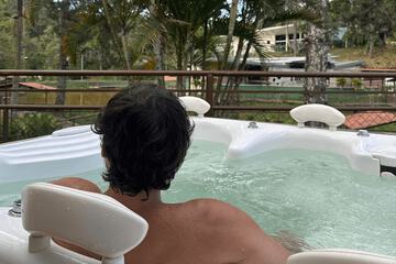 Outdoor spa tub
