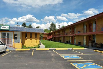 Essex House Motel