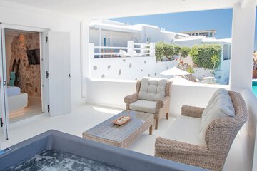 Private spa tub
