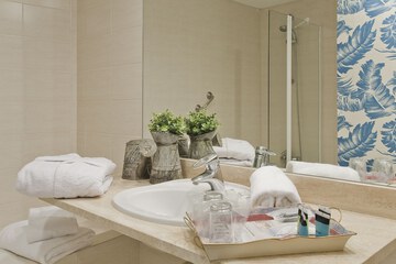Bathroom sink
