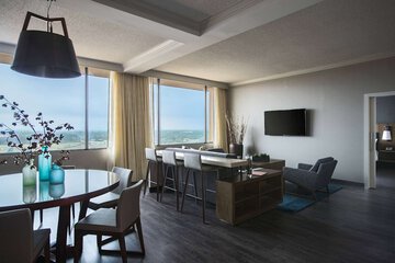 Room 33 of 64