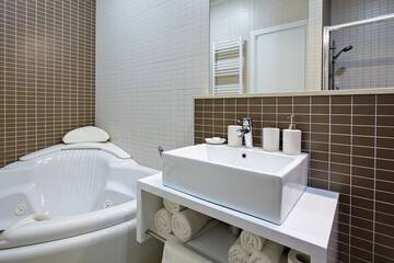 Jetted tub