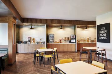 Breakfast/Coffee Service 18 of 20