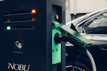 Electric vehicle charging station
