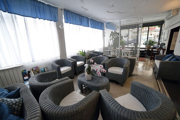 Lobby lounge