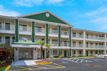 HomeTowne Studios by Red Roof Orlando - UCF Area