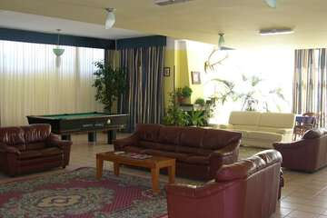 Lobby lounge