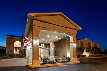 Hotel Lincoln Inn on Route 66 and near I-55