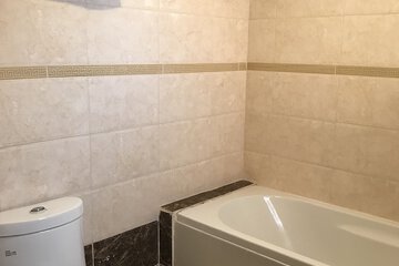 Deep soaking bathtub