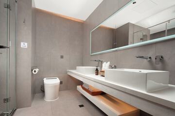Bathroom sink