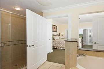 Deep Soaking Bathtub