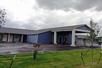 Kenedy Inn & Suites