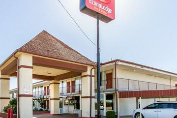 Econo Lodge & Suites Bricktown