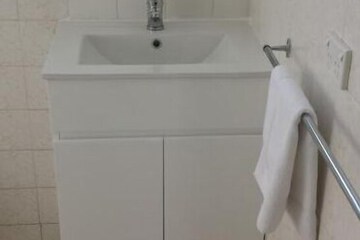 Bathroom sink