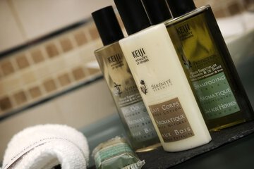 Bathroom amenities