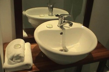 Bathroom sink