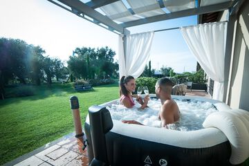 Jetted tub