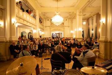 Lobby lounge