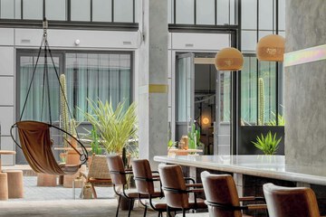 Lobby lounge