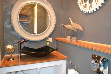 Bathroom sink