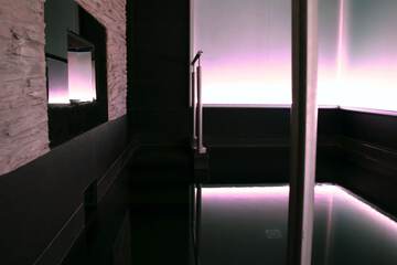 Indoor spa tub