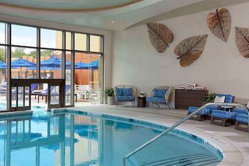 Indoor/outdoor pool
