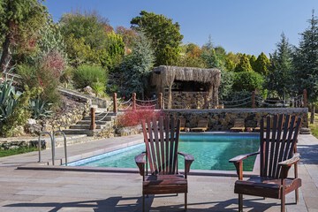 Swim-up bar