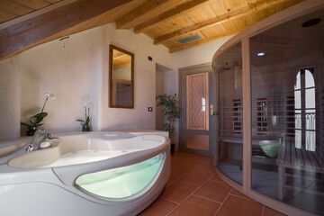 Indoor spa tub