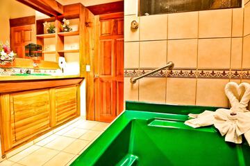 Jetted tub