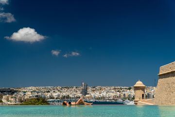 Infinity pool