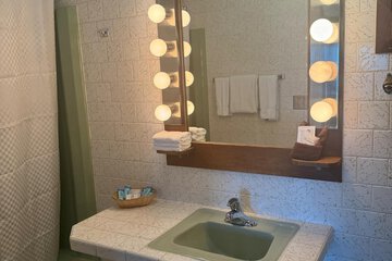 Bathroom sink