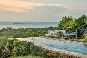 Infinity pool