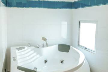 Jetted tub