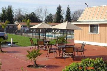 Tri Valley Inn & Suites