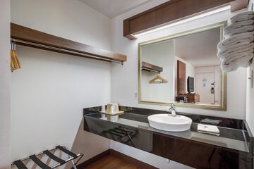 Room 15 of 46