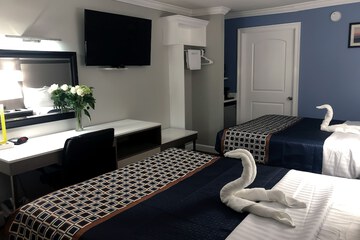 Destin Inn and Suites