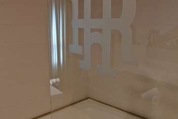 Deep soaking bathtub