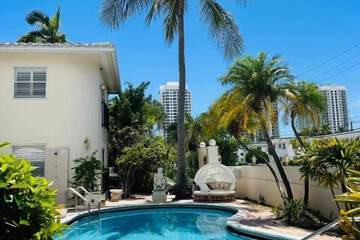 La Casa a North Beach Village Resort Hotel