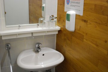 Bathroom sink