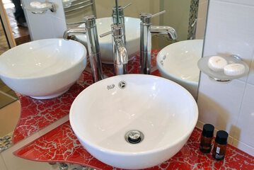 Bathroom sink