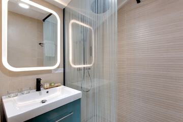Bathroom shower