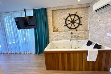 Jetted tub