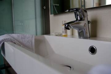 Bathroom sink