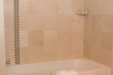 Jetted tub