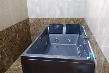 Jetted tub